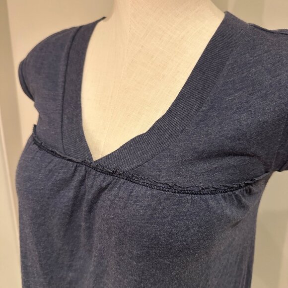 Aritzia TNA Long T-Shirt Womens Size XXS V-Neck Short Sleeve Top - Picture 2 of 7